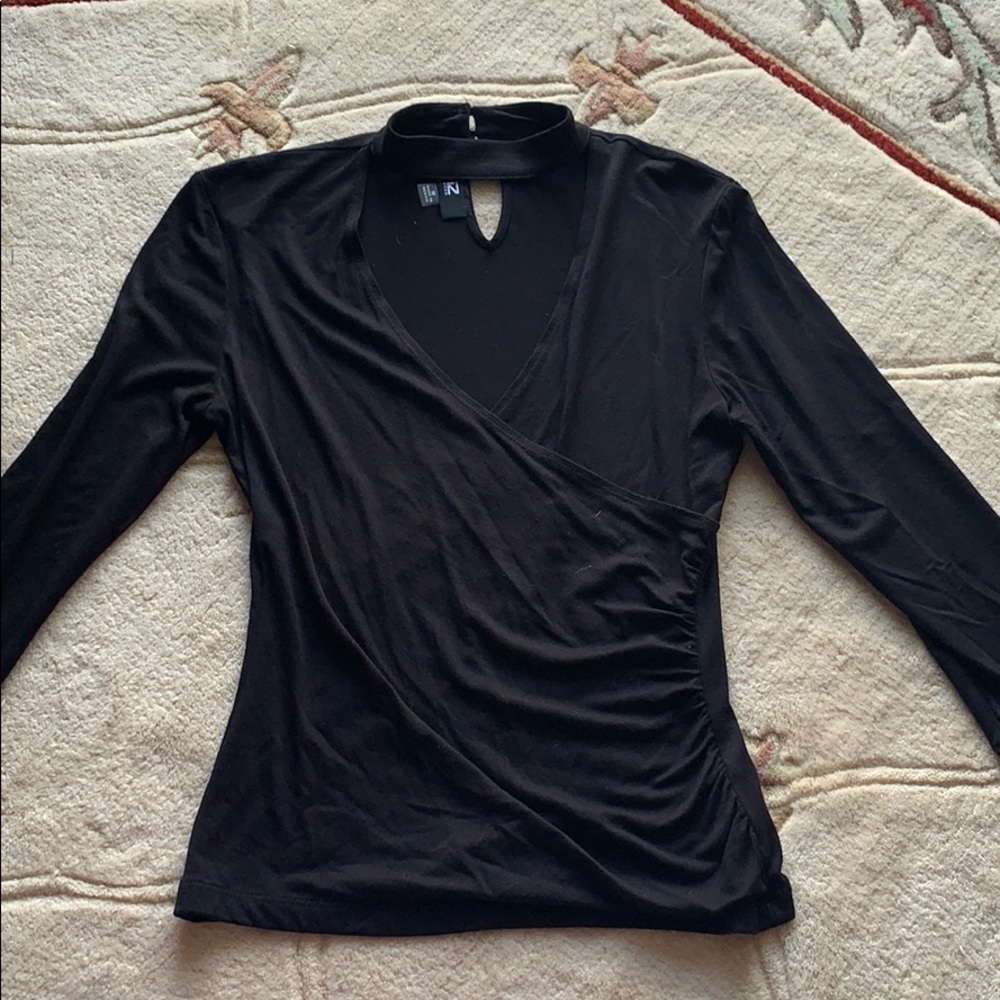V Neck Shirt with choker collar
